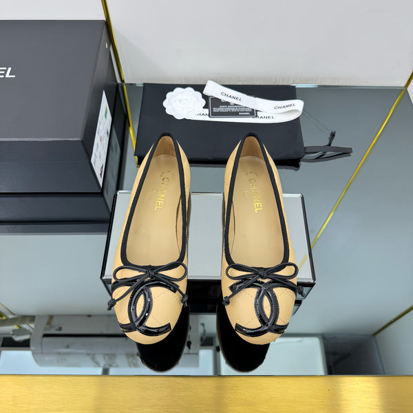 CC 25 Cambon Ballet Flat Beige Black Quilted Calfskin