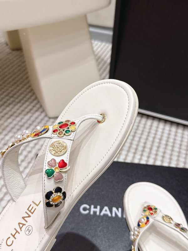 CC 26s Flip-Flop White Sheepskin 632363