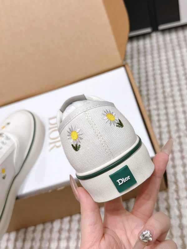 CD Saltwind Sneakers White Chrysanthemum Embroidery Canvas 632437