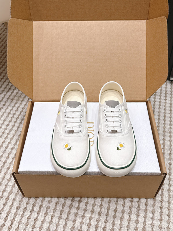 CD Saltwind Sneakers White Chrysanthemum Embroidery Canvas 632437
