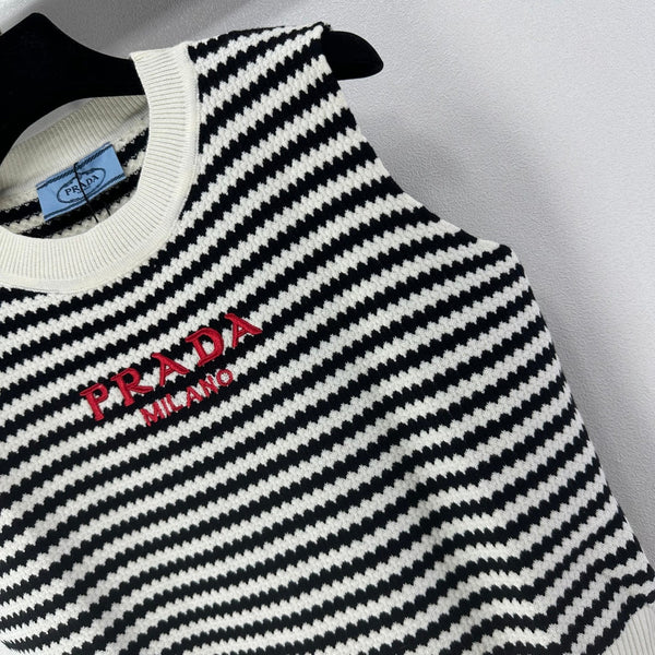 Prada 26s Knit Vest Black White Stripes Ribbed Knit 348999