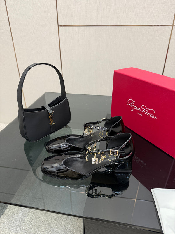 RV 26WF New T-Strap Rhinestone Strap Sandals 4.5 Black Patent Leather 629892