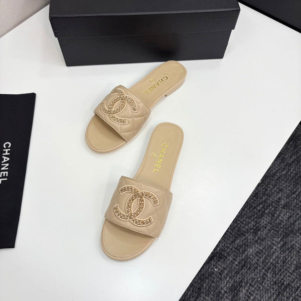 CC 25 Doubble Chain Embroidered Slippers Beige Quilted Sheepskin 352491