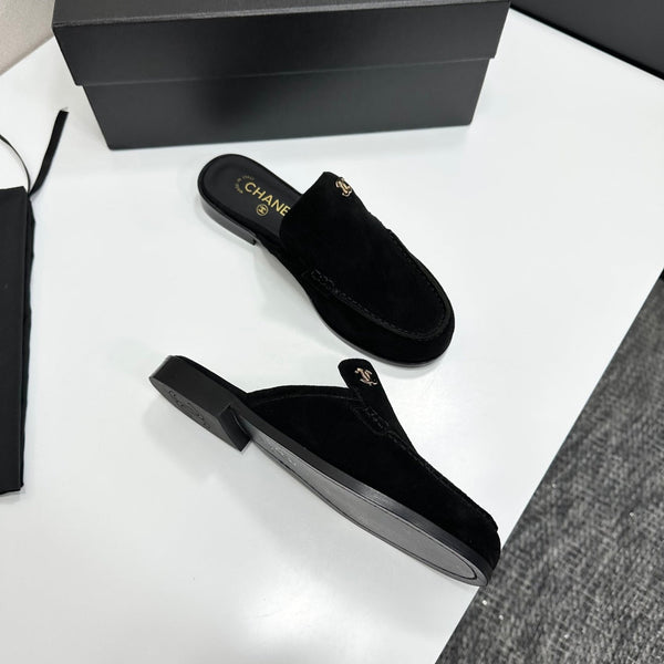 CC SS 2026 Pre Loafer Sandal Black Suede 630502
