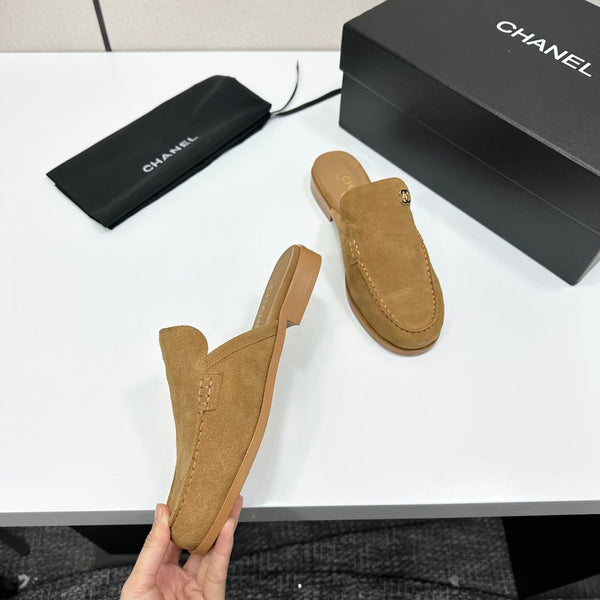 CC SS 2026 Pre Loafer Sandal Camel Suede 630503