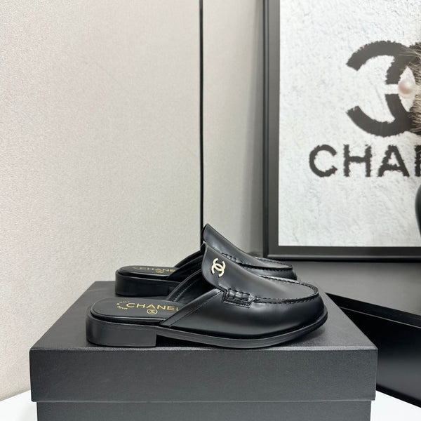 CC SS 2026 Pre Loafer Sandal Black Calfskin 630477