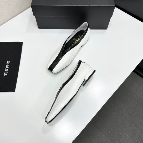 CC 26s Ballet Flats White Glossy Crocodile Embossed Calfskin 743138