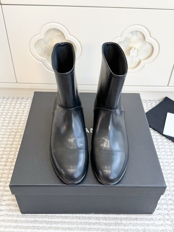CC 26s Ankle Boots Black Leather 122042