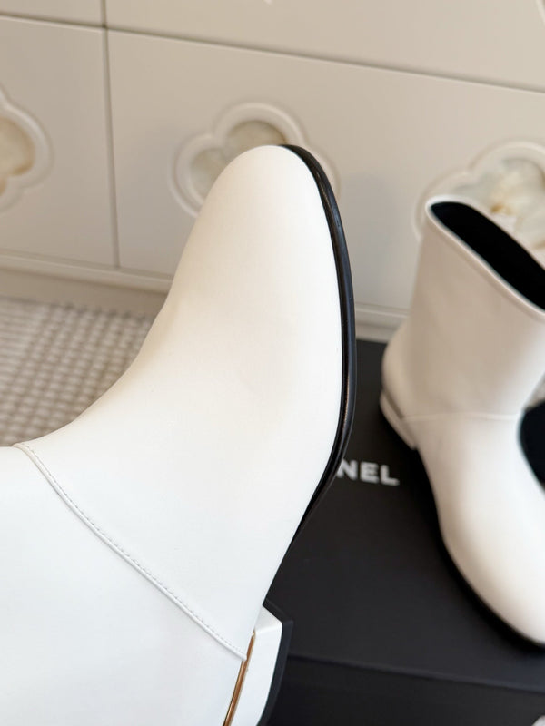 CC 26s Ankle Boots White Leather 122043
