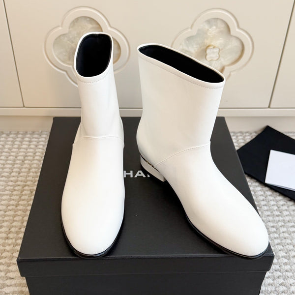 CC 26s Ankle Boots White Leather 122043