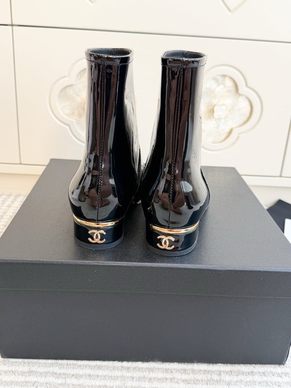 CC 26s Ankle Boots Black Patent Leather 122044