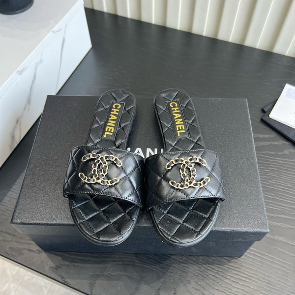 CC 26s Flat Sandals Black Quited Leather 906217
