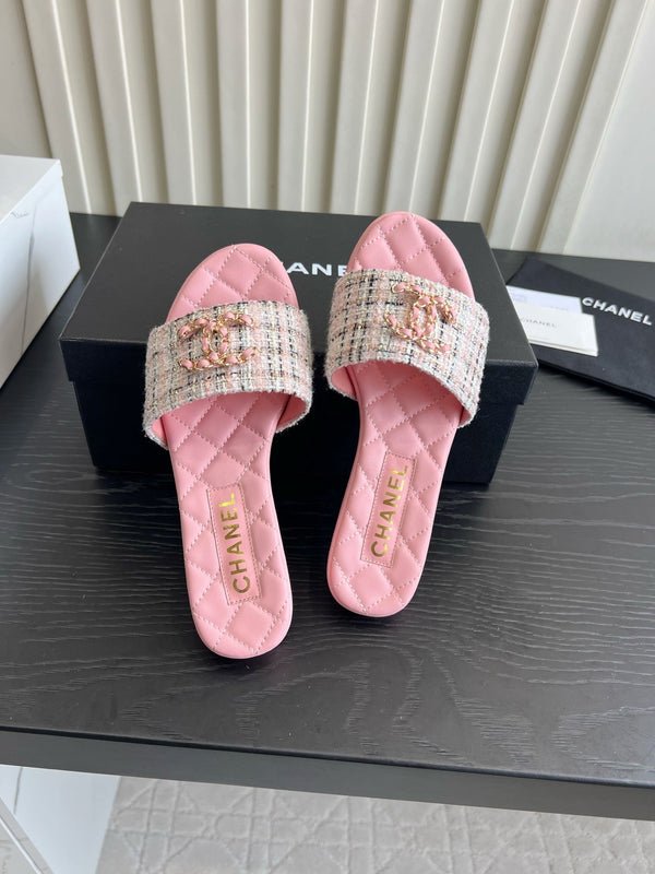 CC 26s Flat Sandals Light Pink Quited Leather 906223