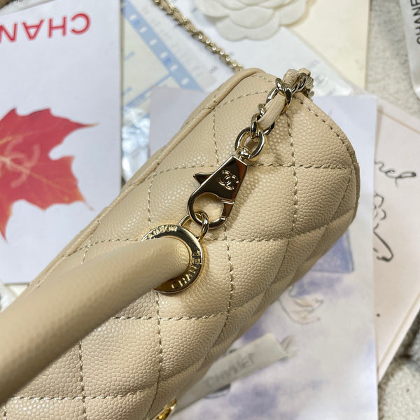 CC 26P Horizontal Coco Handle 30cm Beige Quited Caviar Leather