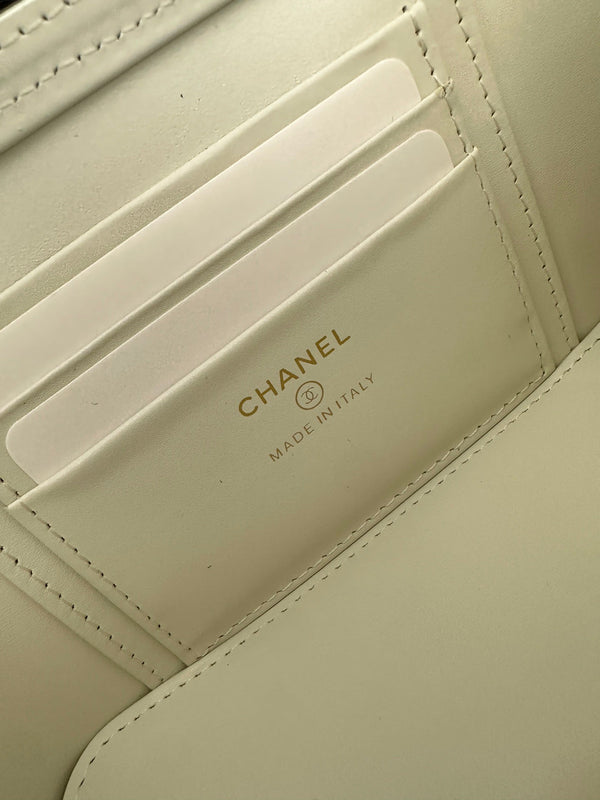 Chanel 2025 Vanity 17cm Bag White Caviar Leather 320299