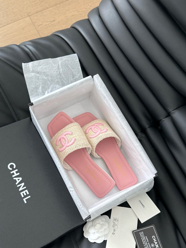 WOVEN SLIDE IN RAFFIA AND LIGHT PINK LAMBSKIN