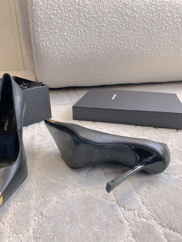 HIGH HEEL 10 CM PUMP IN BLACK CALFSKIN WITH GOLD HARDWARE
