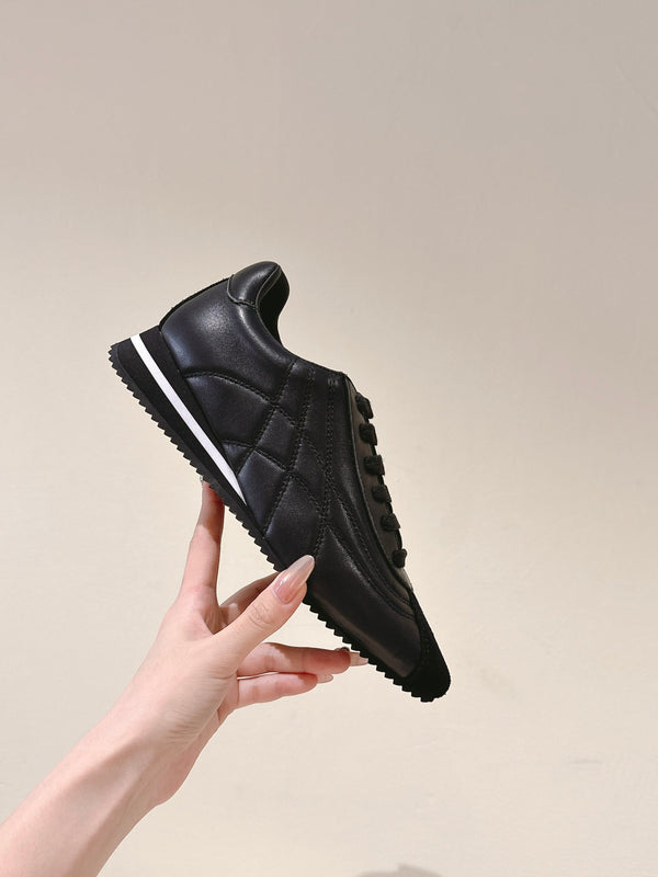 Miu Low-top Pointed Toe Sneakers Black Cowhide Suede 445540