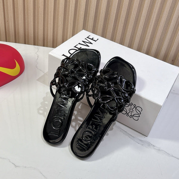 Petal Anagram Slide in Black Patent Calfskin 273744