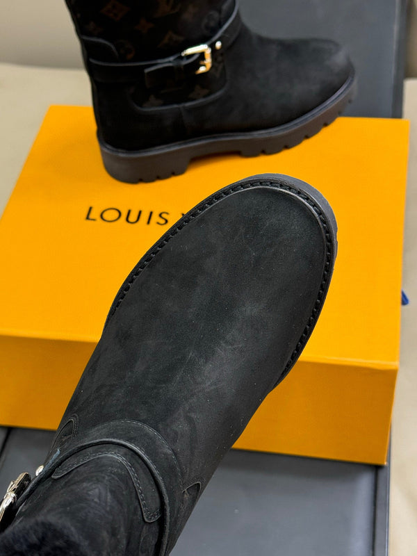 LV Territory Flat Ankle Boots Black Suede 542260
