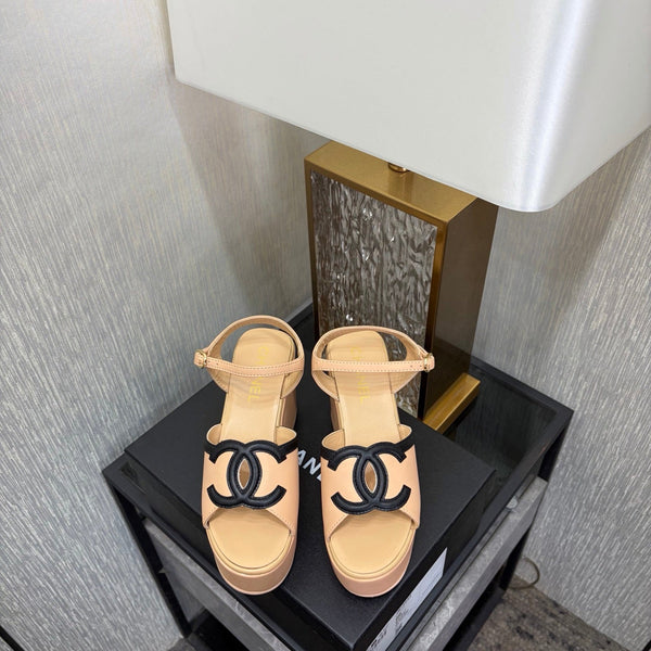 CC 26s Platform Sandals Beige Black Sheepskin 688707