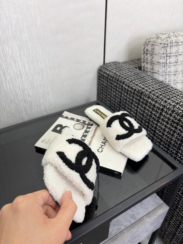 CC 26s Shearling Square Toe Sandals White Black Wool 128093