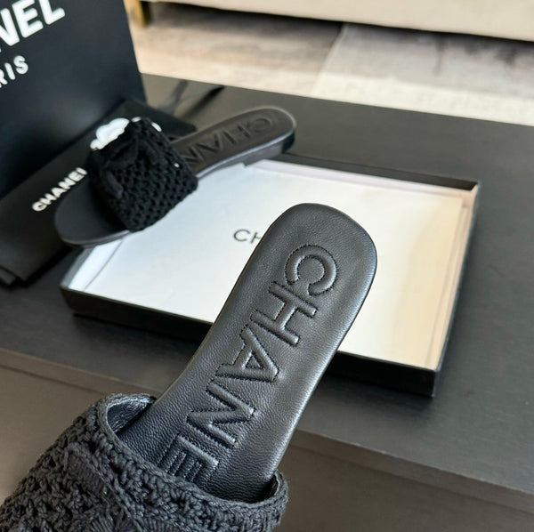 mule sandal black raffia