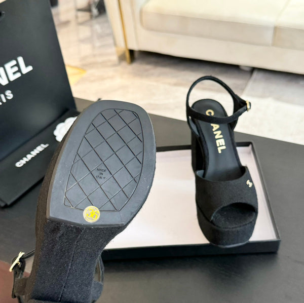 HIGH HEEL PLATFORM SANDALS IN BLACK SUEDE