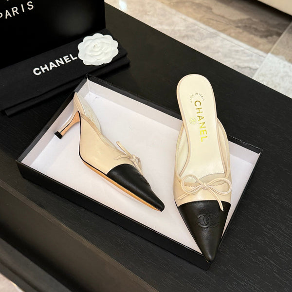 CC 26s Métiers d'Art Pointed-Toe Mule Cream Black Sheepskin 700617