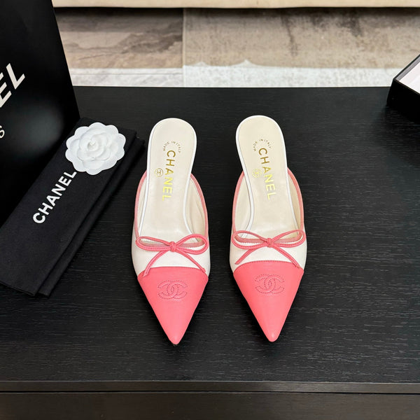 CC 26s Métiers d'Art Pointed-Toe Mule White Pink Sheepskin 700620