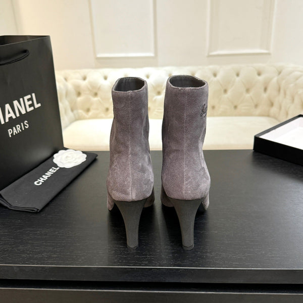 CC Gabrielle Chanel Ankle Boots 8.5cm Purple-Grey Suede Black Fabric