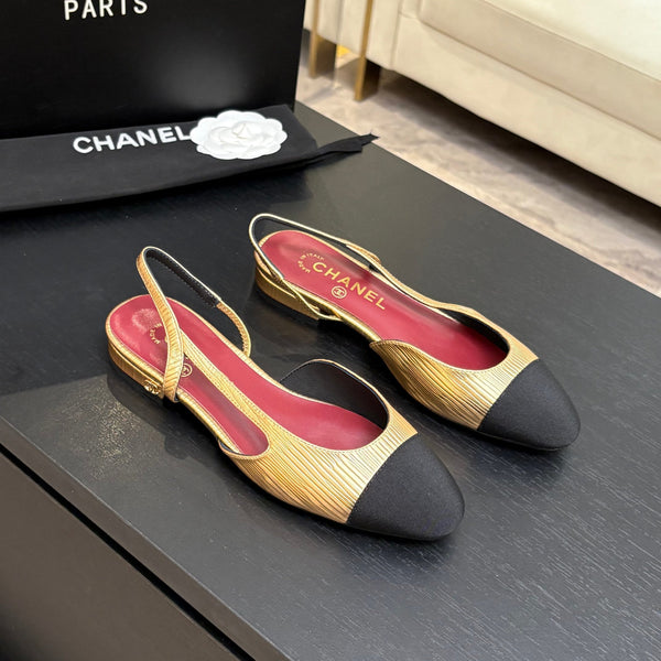 CC 26s Classic Slingback Flat Gold Black Patent Leather 907640