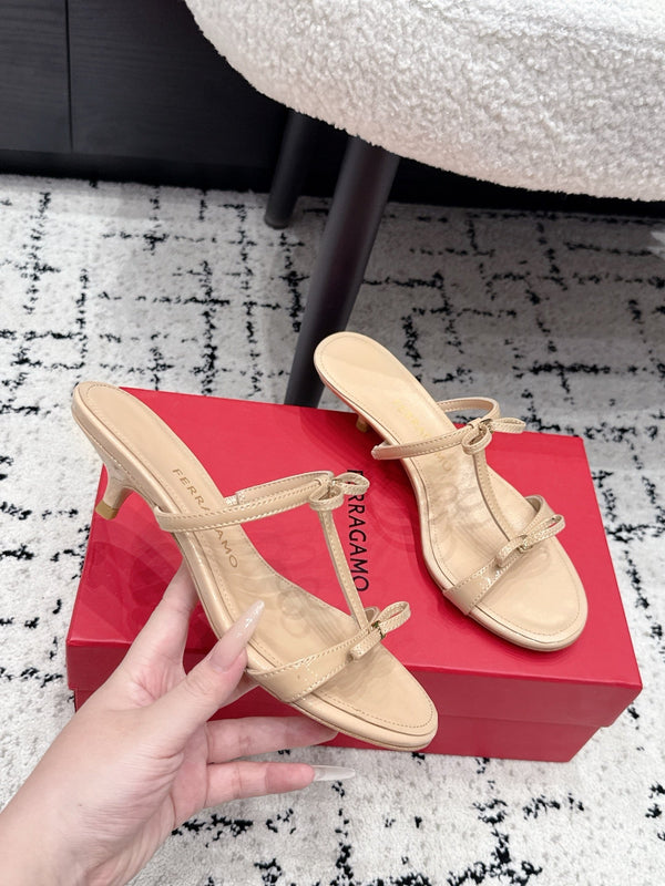 FG 26s T-strap Slippers Beige Leather 923514
