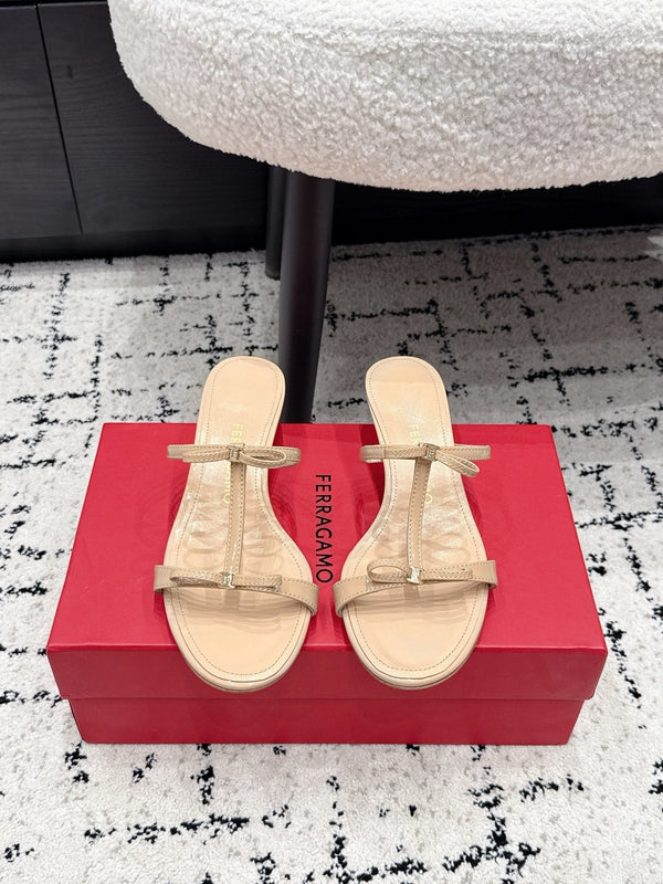 FG 26s T-strap Slippers Beige Leather 923514