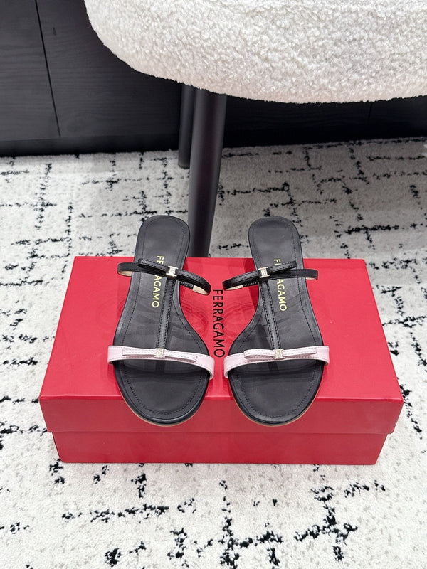 FG 26s T-strap Slippers Black Leather 923516