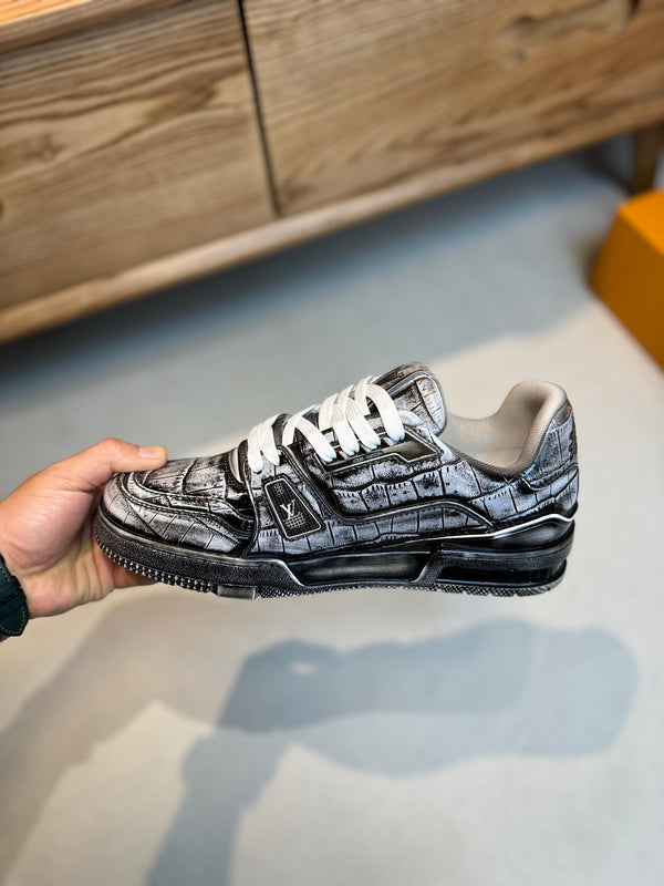 LV MEN'S LUXURY DESIGNER SPORTS BLACK SNEAKERS