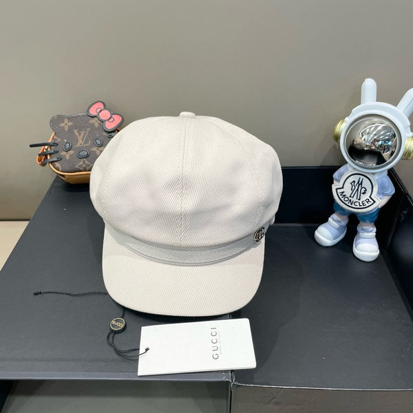 BAKER BOY CAP IN WHITE FABRIC 400797