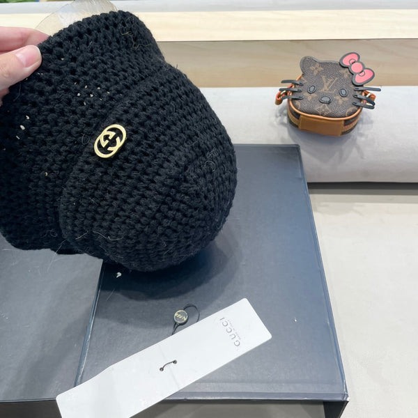 KNITTED BUCKET HAT IN BLACK WOOL 413395
