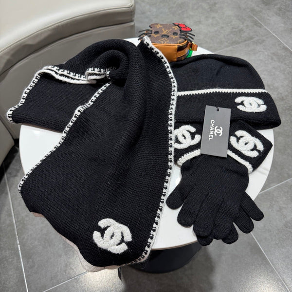 CC Hat Scarf Gloves Set White Black Kni470400