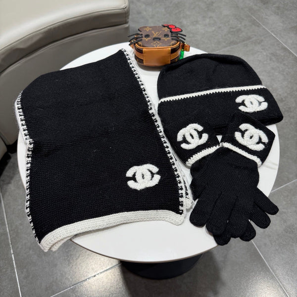 CC Hat Scarf Gloves Set White Black Kni470400