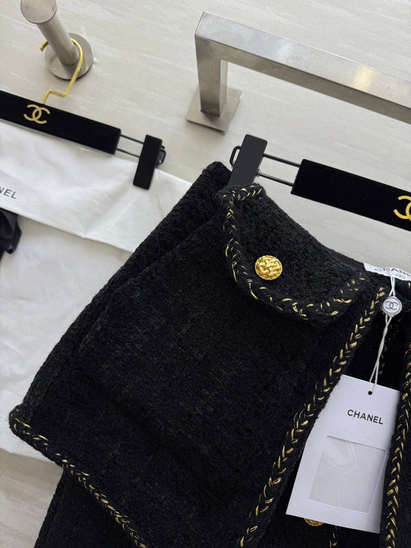 Chanel 2025 Gold Buckle Two-Piece Skirt Black Woven Tweed Fabric 319481