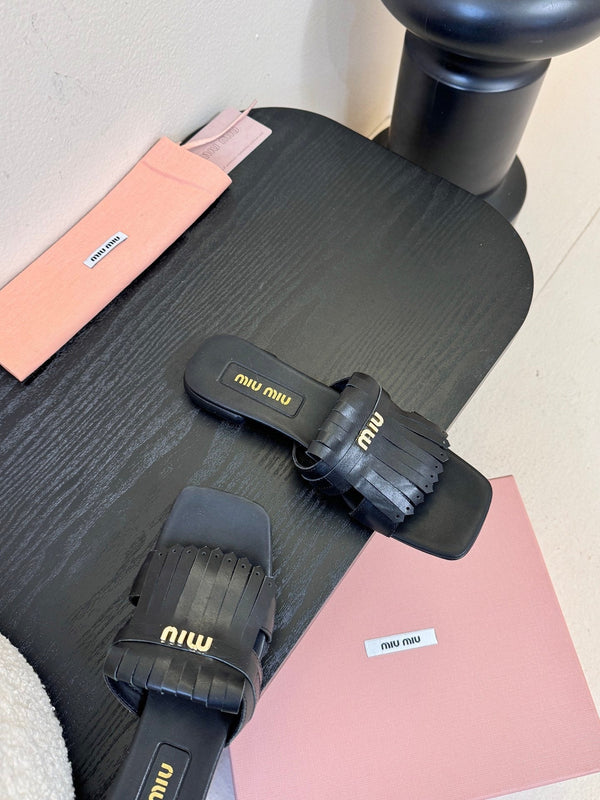Miu 26s Flat Slippers In Black Calfskin