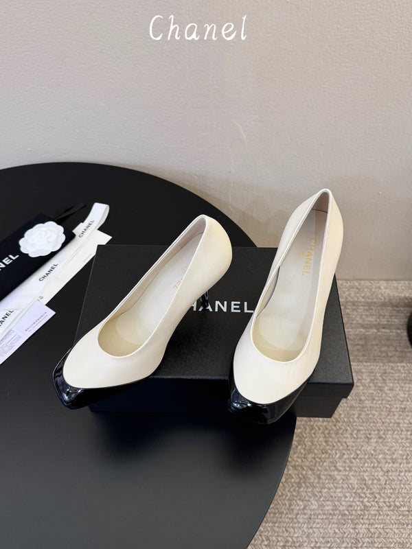 CC 26s Square Toe Pump White Sheepskin 835681
