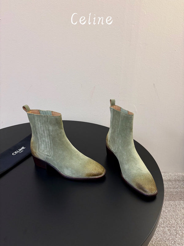 CE 26s Triomphe Chelsea Boots Light Olive Suede 104883