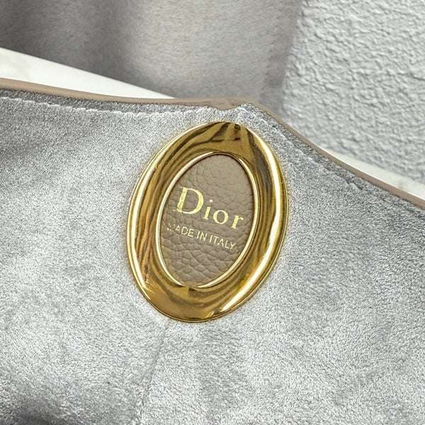 CD 2026 Medaillon Bucket Bag 19.5cm Calfskin