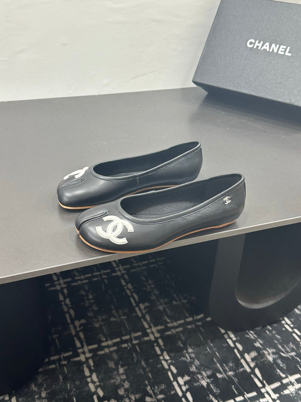 CC 26s Coco Beach Split-Toe Ballet Flats Black Lambskin 832540