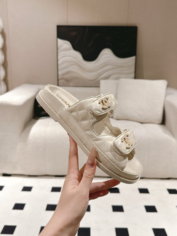 cc 25p logo with pearl mule sandal cream leather 237577