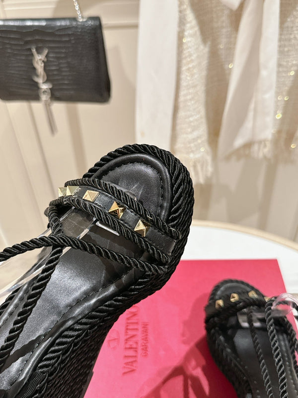 Rockstud Flatform Sandal 10mm In Black Calfskin And Nylon Rope  829393