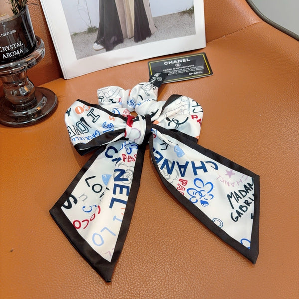 CC Scrunchie White Silk 210142
