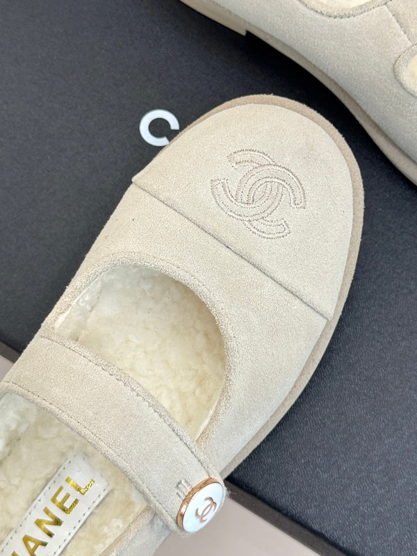 CC 25A Mary Janes Beige Suede And Lambswool 404662